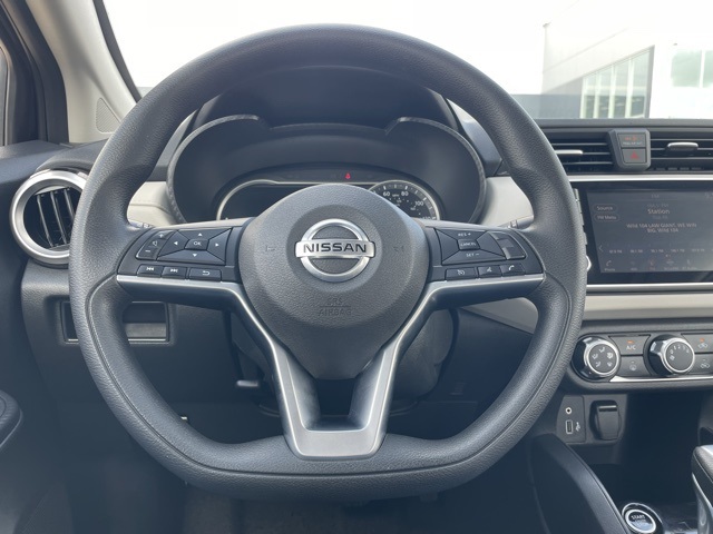 Vehicle image 8 of 21