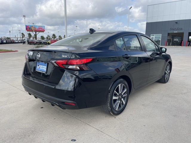Vehicle image 4 of 21