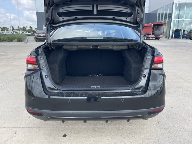 Vehicle image 7 of 21