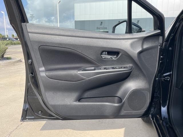 Vehicle image 13 of 21