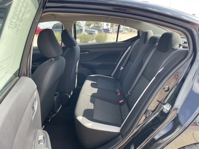 Vehicle image 17 of 21