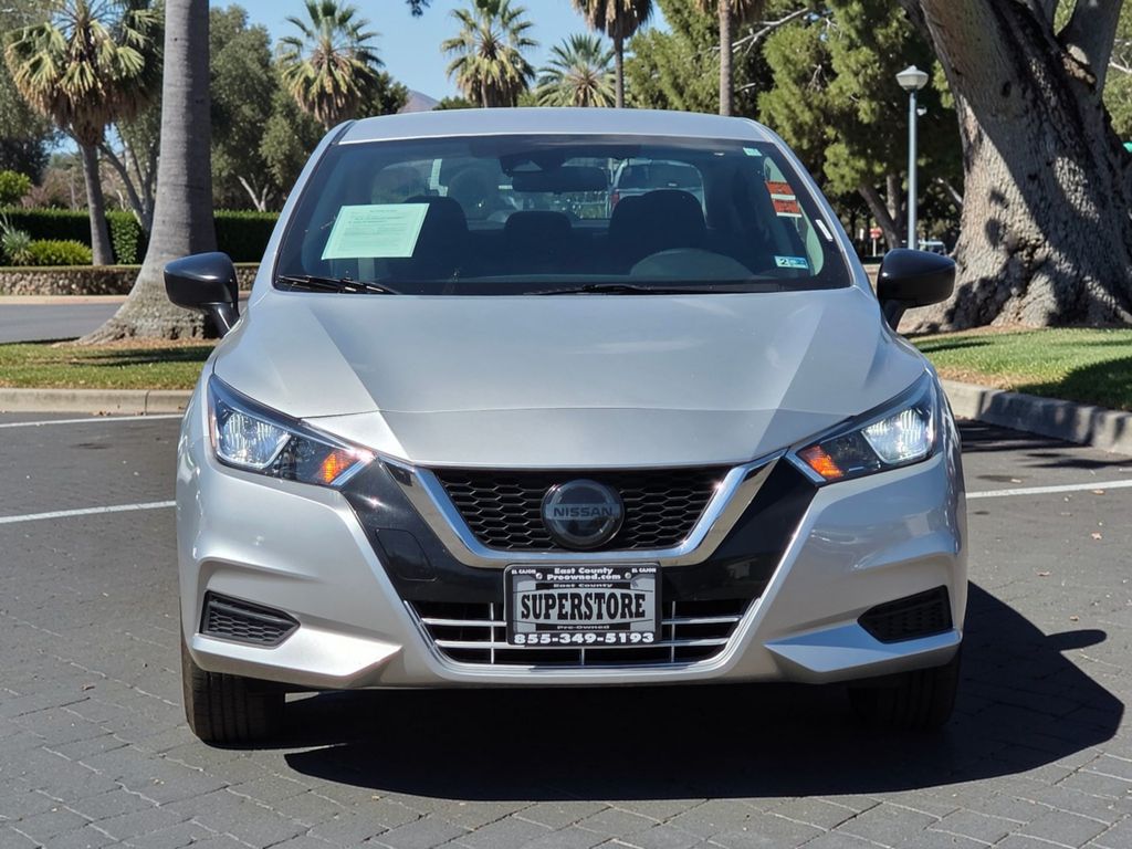 2021 Nissan Versa S Image 2 of 37