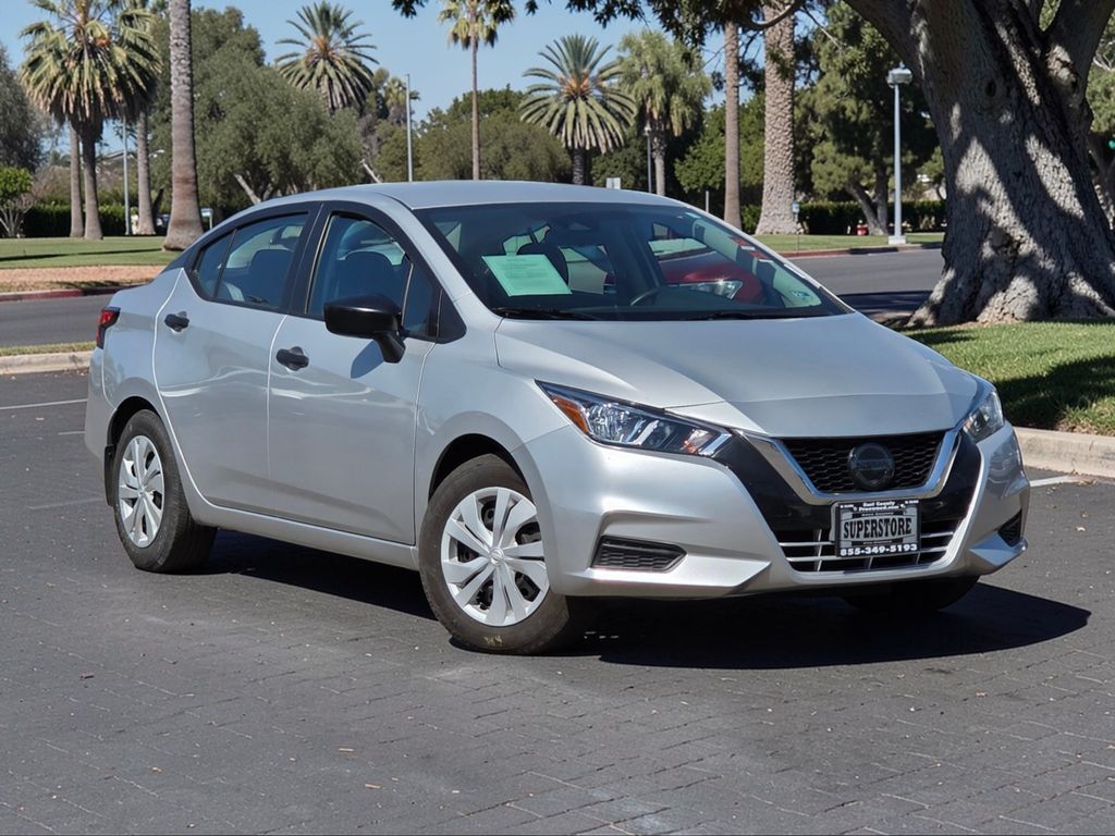 2021 Nissan Versa S Image 3 of 37
