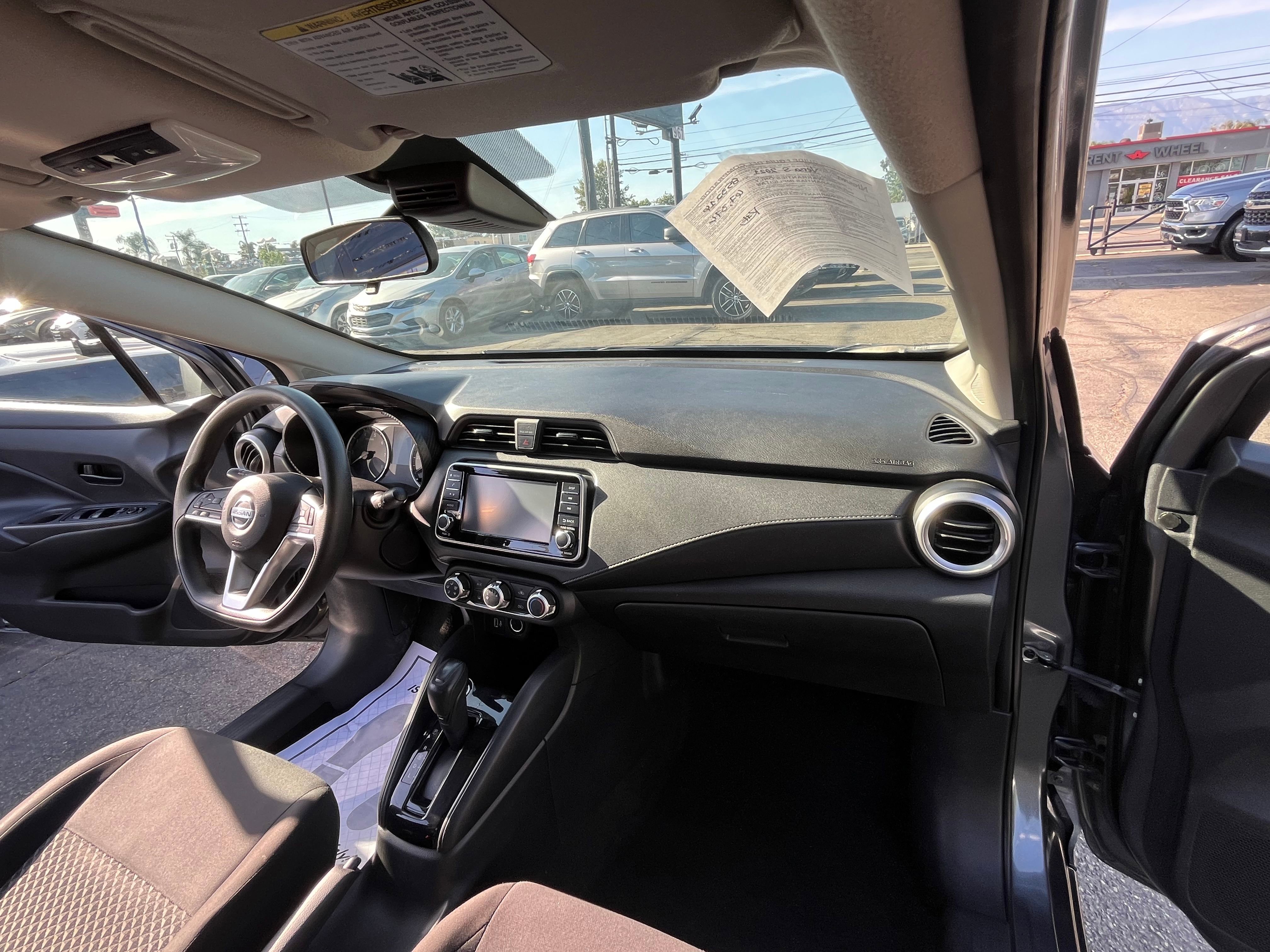 Vehicle image 32 of 68