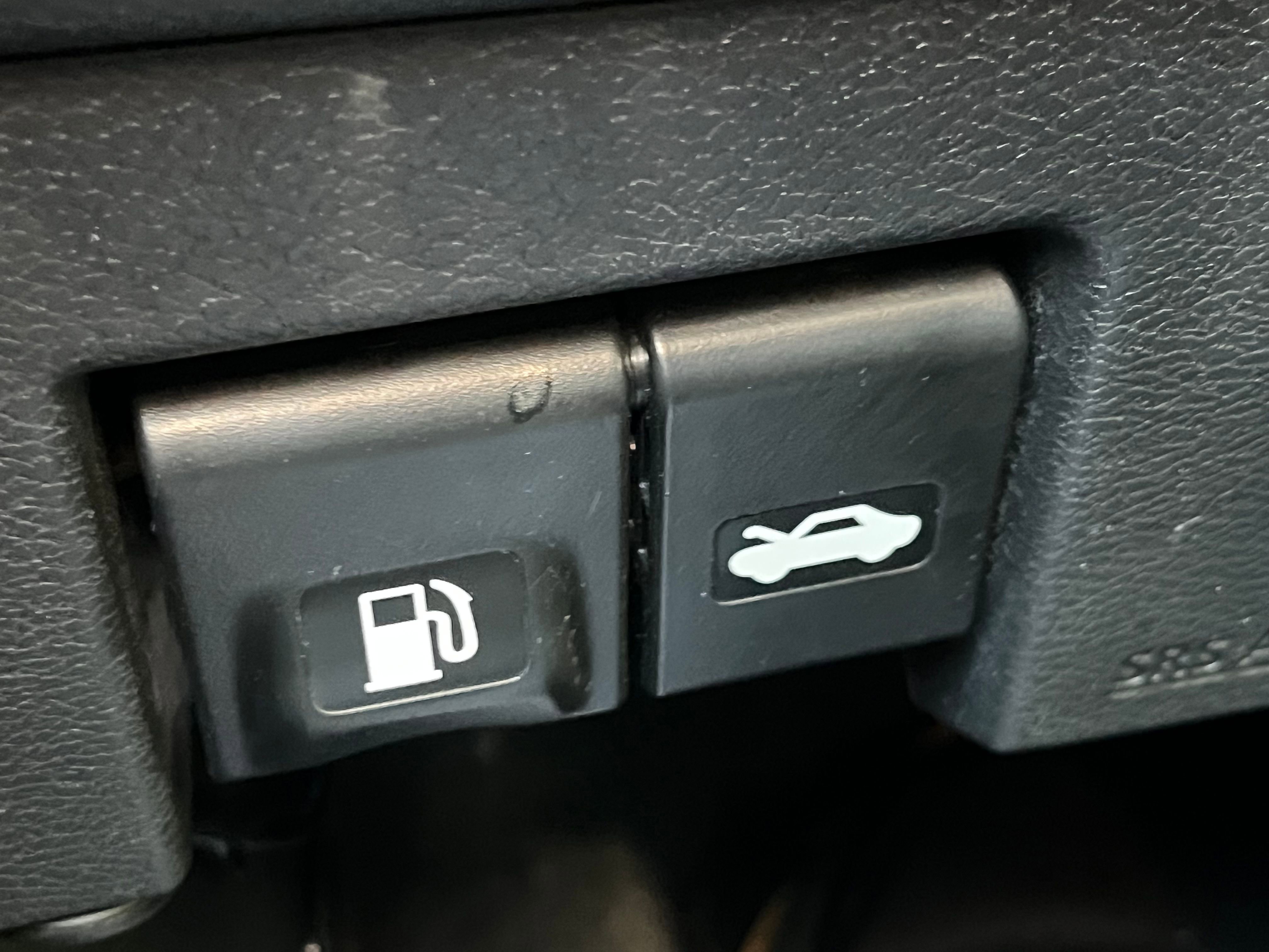 Vehicle image 44 of 68