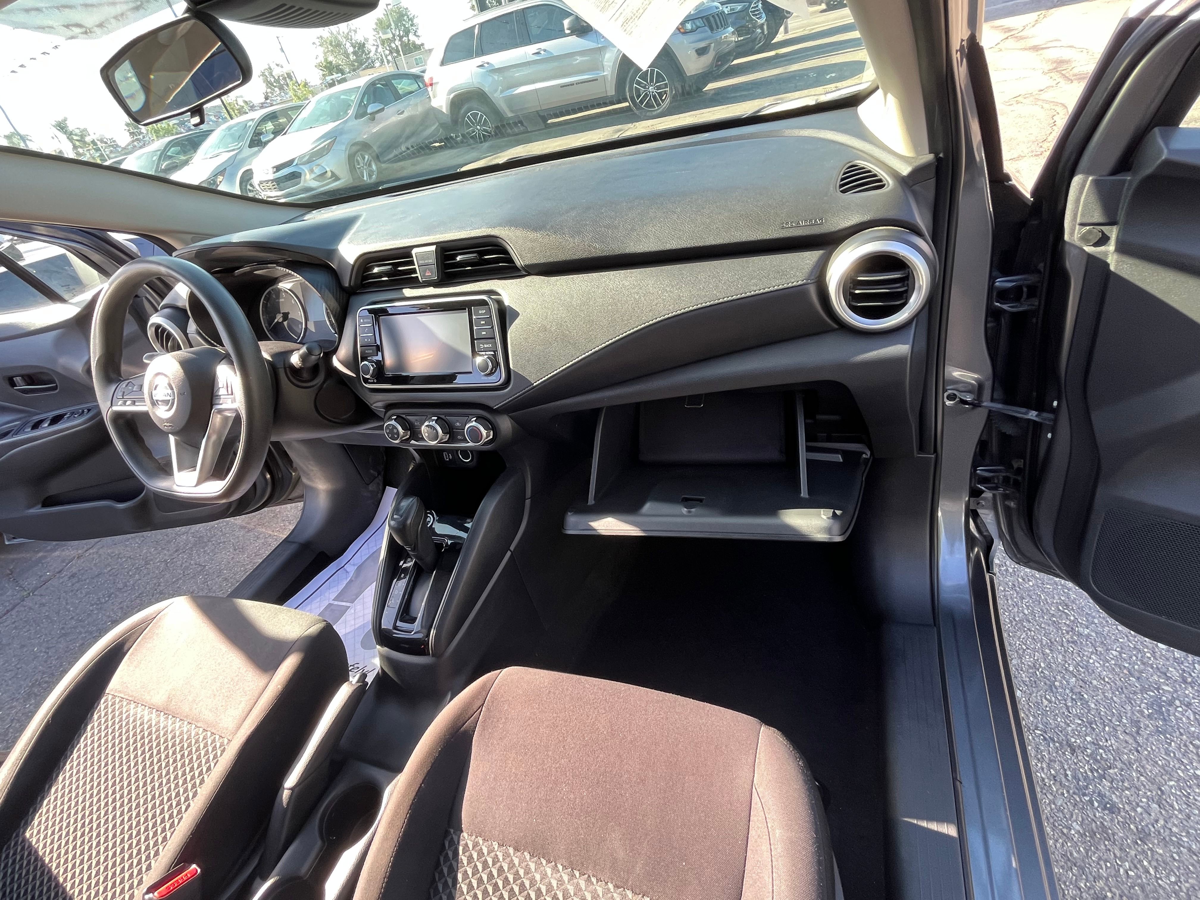 Vehicle image 33 of 68