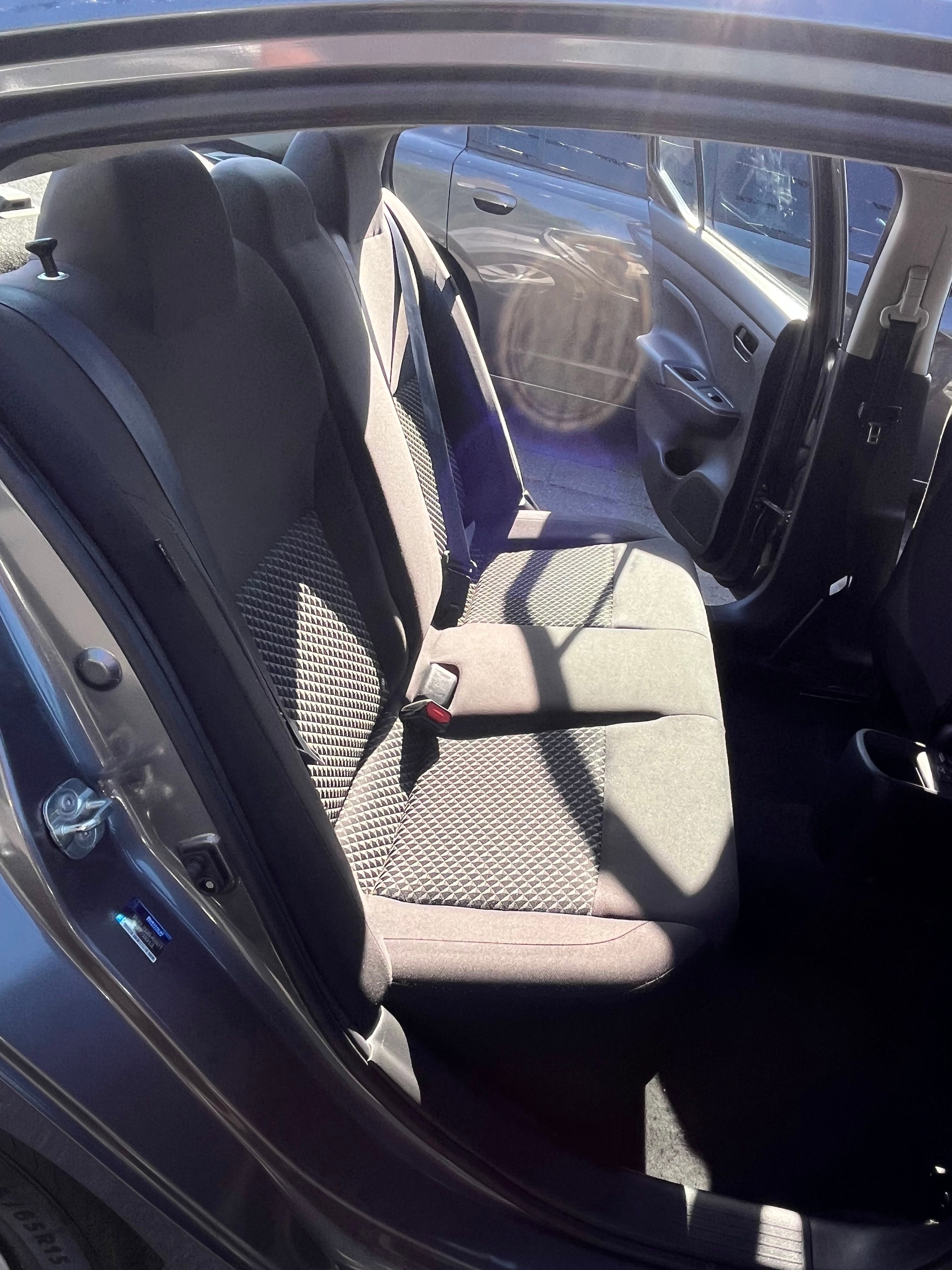 Vehicle image 25 of 68