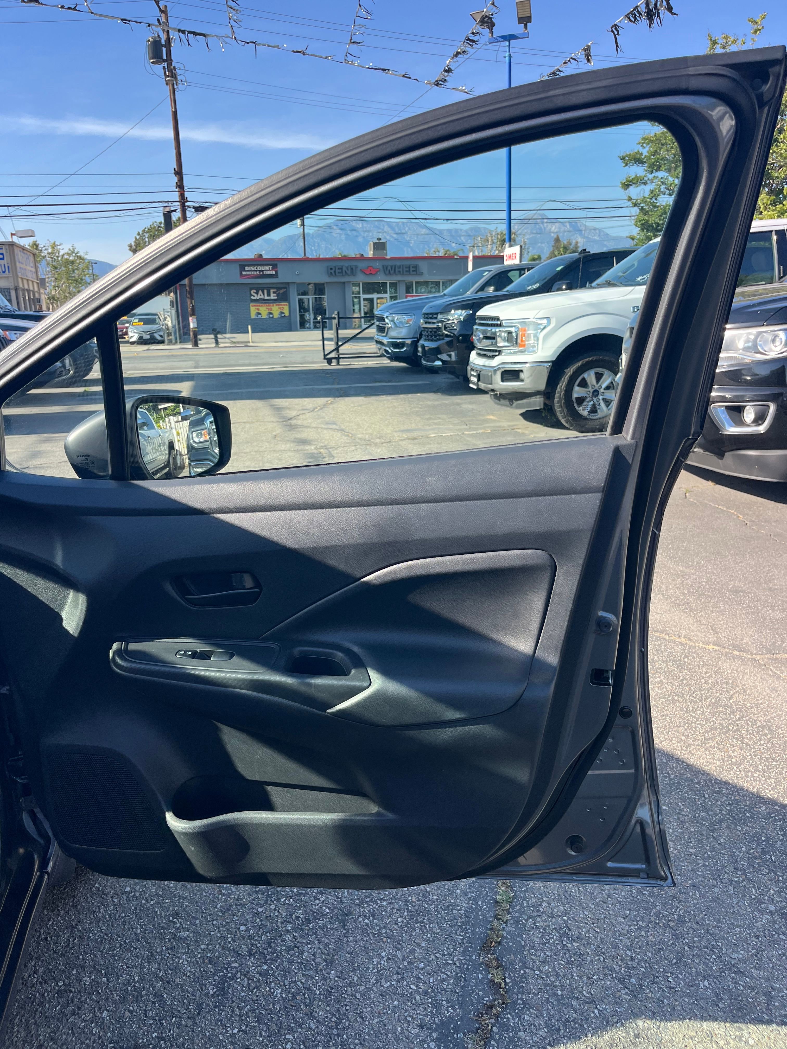 Vehicle image 14 of 68