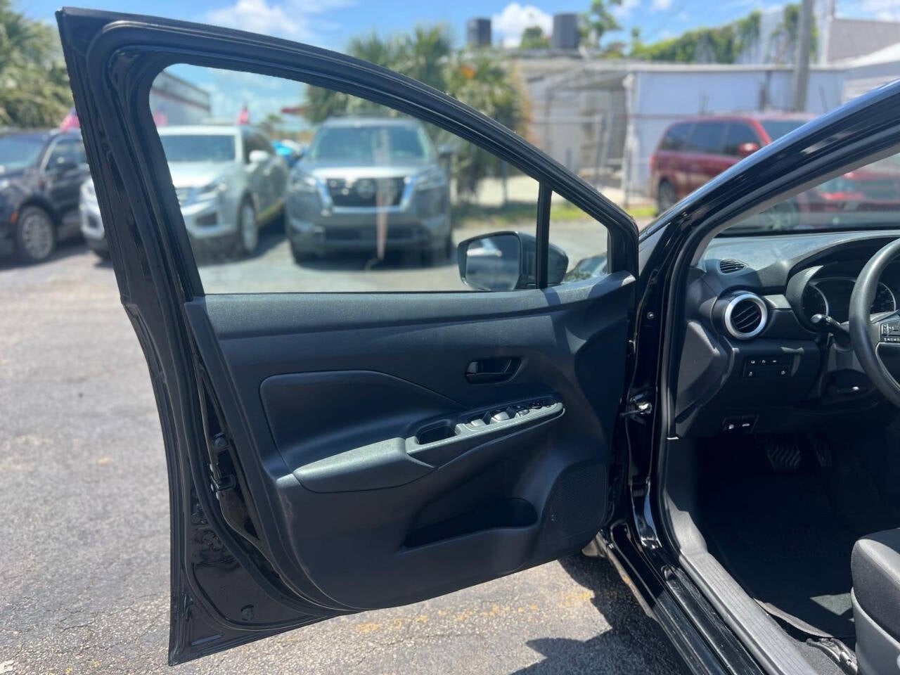 Vehicle image 21 of 42