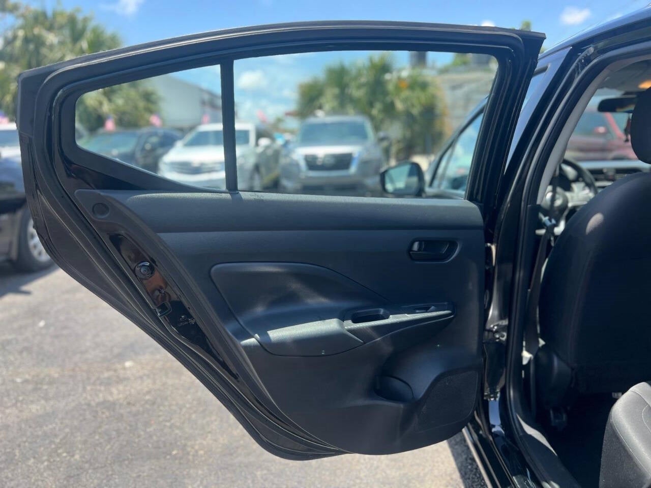 Vehicle image 23 of 42