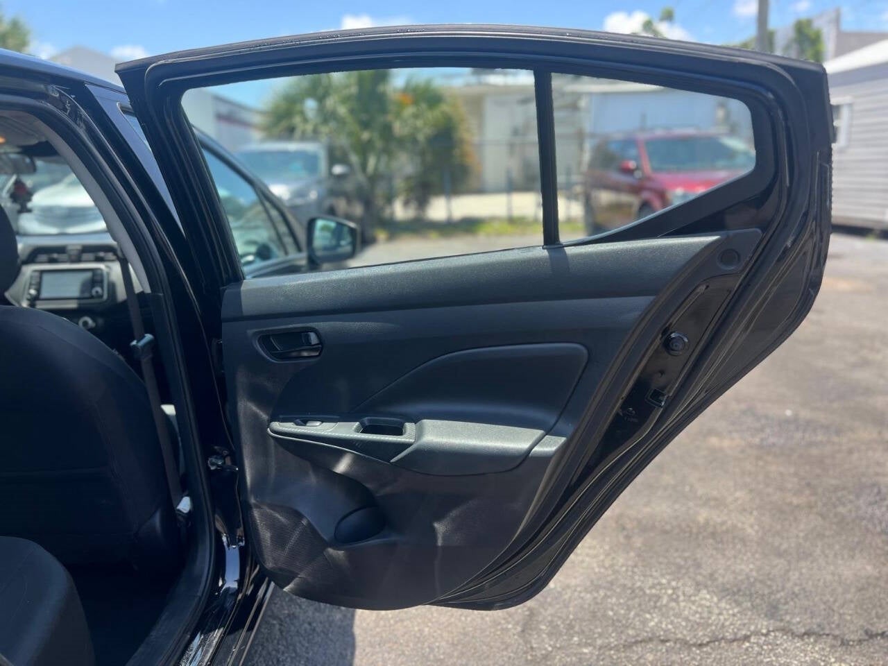 Vehicle image 34 of 42