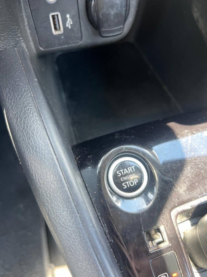 Vehicle image 33 of 42