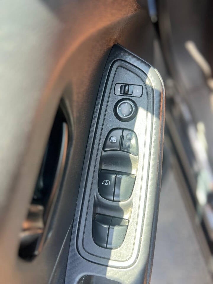 Vehicle image 31 of 42
