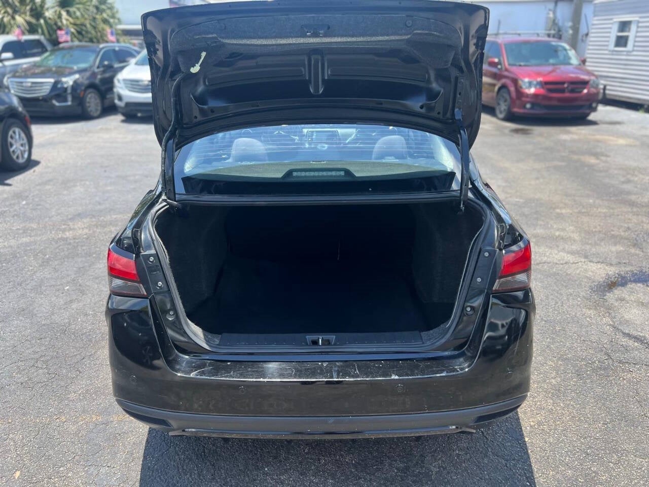Vehicle image 17 of 42