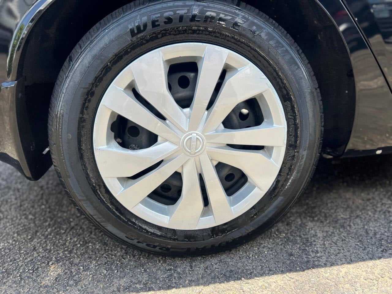 Vehicle image 14 of 42