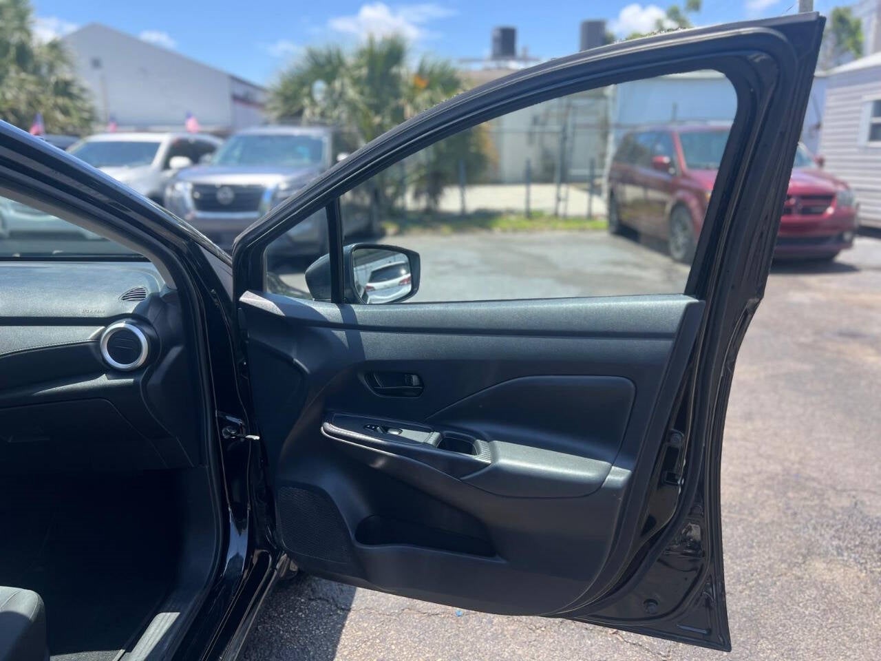 Vehicle image 22 of 42