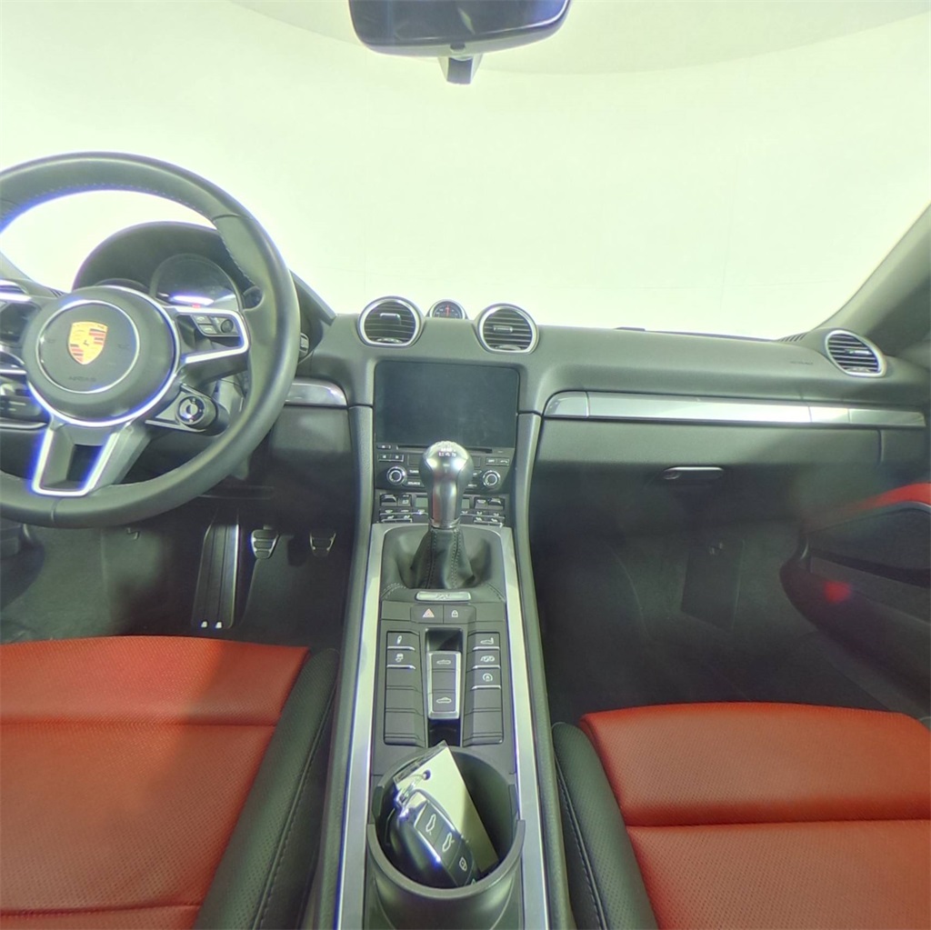 2021 Porsche 718 Boxster S Image 17 of 28