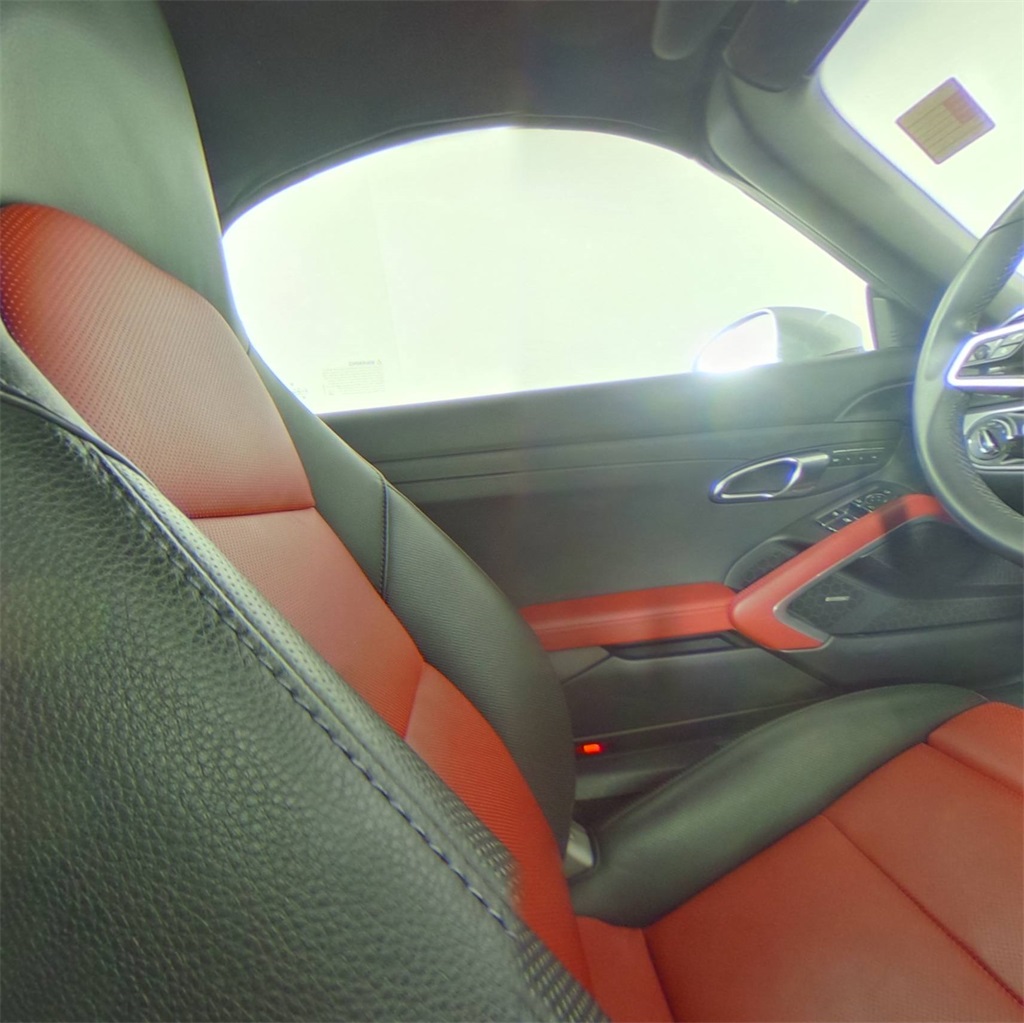 2021 Porsche 718 Boxster S Image 16 of 28