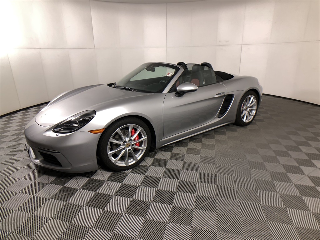 2021 Porsche 718 Boxster S Image 2 of 28