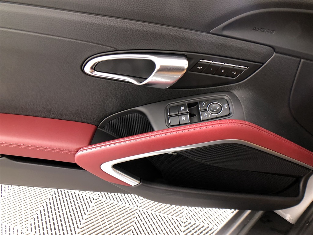 2021 Porsche 718 Boxster S Image 24 of 28