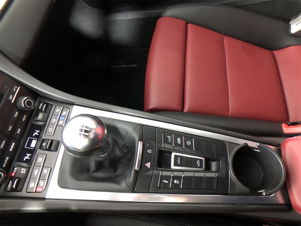 2021 Porsche 718 Boxster S Image 22 of 28