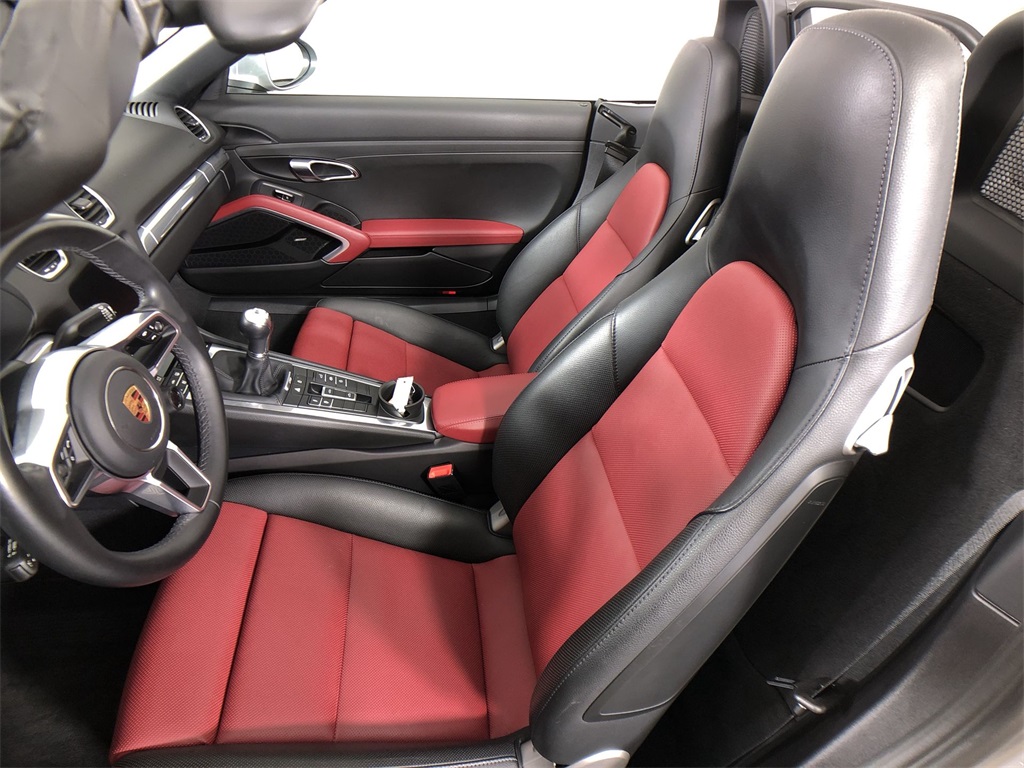 2021 Porsche 718 Boxster S Image 14 of 28