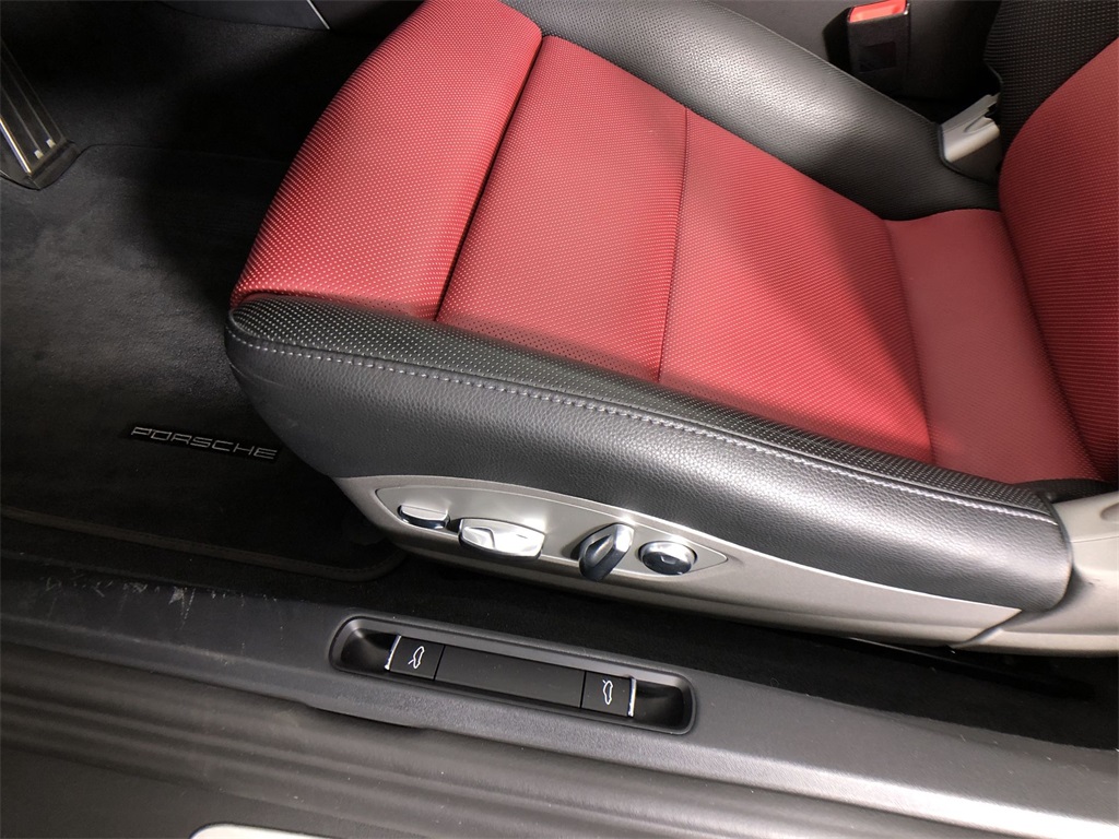 2021 Porsche 718 Boxster S Image 26 of 28