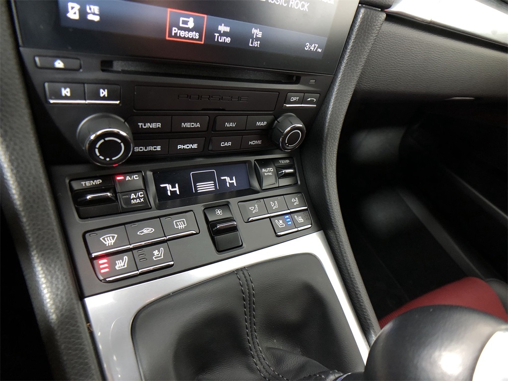 2021 Porsche 718 Boxster S Image 23 of 28