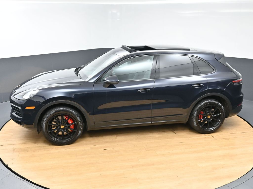2021 Porsche Cayenne Base Image 2 of 54