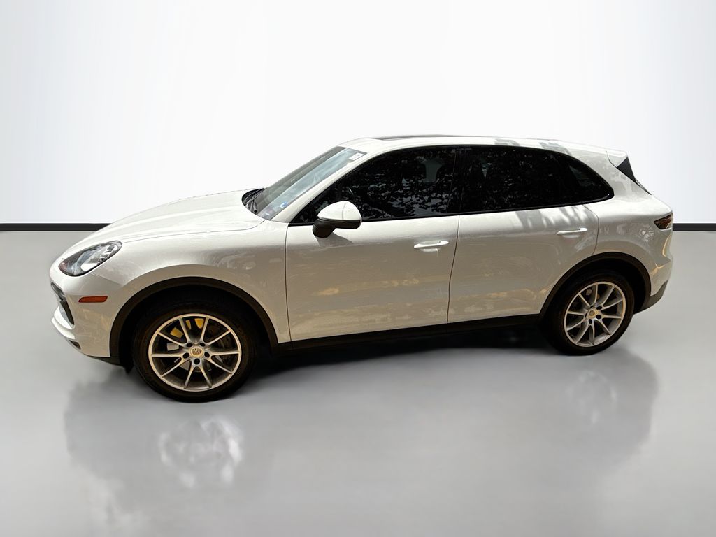 2021 Porsche Cayenne Base Image 2 of 30