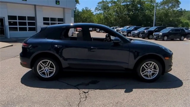 2021 Porsche Macan Base Image 5 of 35