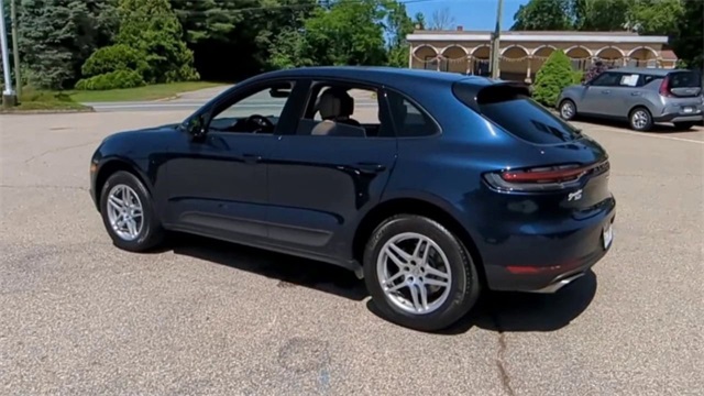 2021 Porsche Macan Base Image 8 of 35
