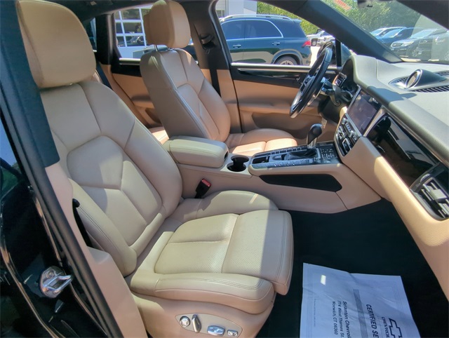 2021 Porsche Macan Base Image 14 of 35