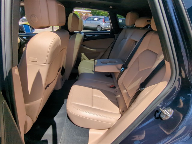 2021 Porsche Macan Base Image 15 of 35