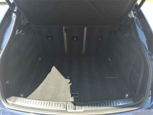 2021 Porsche Macan Base Image 12 of 35