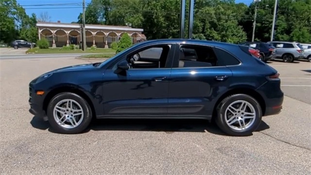 2021 Porsche Macan Base Image 9 of 35