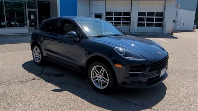 2021 Porsche Macan Base Image 4 of 35