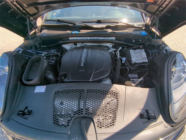 2021 Porsche Macan Base Image 10 of 35