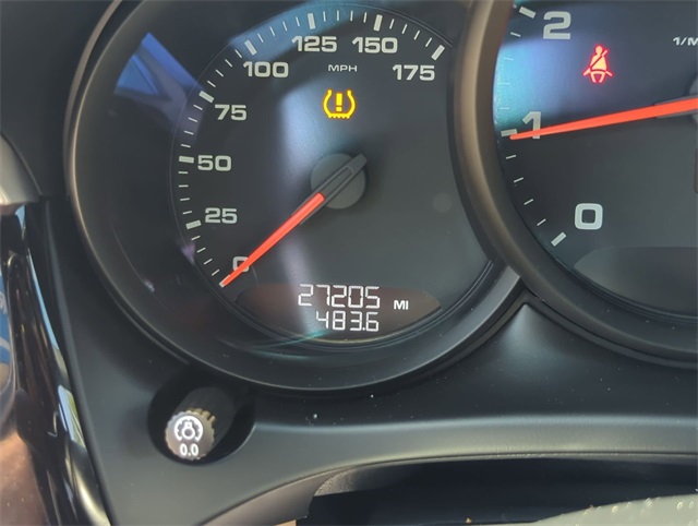 2021 Porsche Macan Base Image 22 of 35