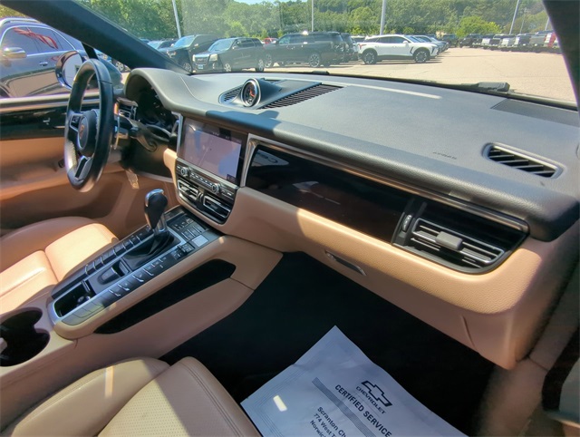 2021 Porsche Macan Base Image 17 of 35