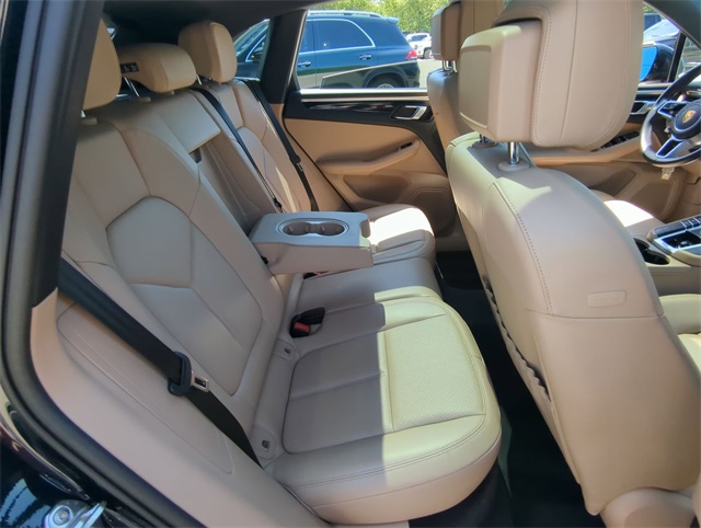 2021 Porsche Macan Base Image 13 of 35
