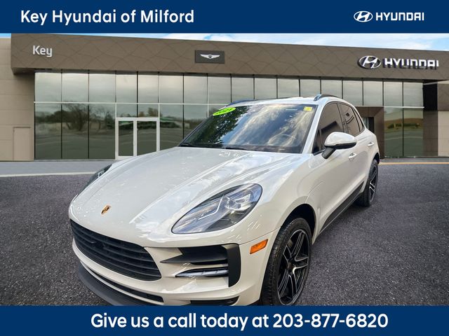 2021 Porsche Macan Base Image 2 of 26