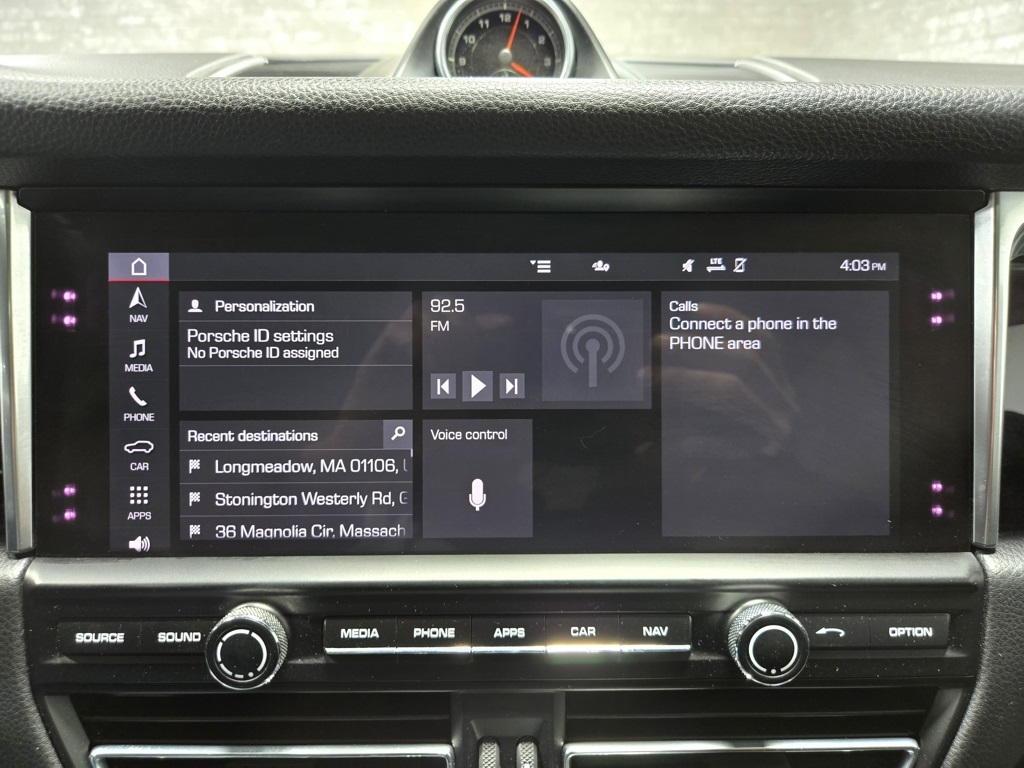 2021 Porsche Macan S Image 37 of 65