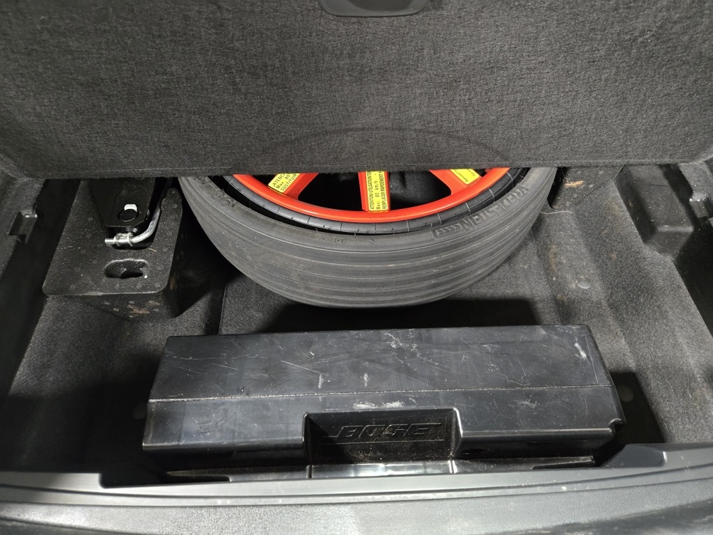 2021 Porsche Macan S Image 17 of 65