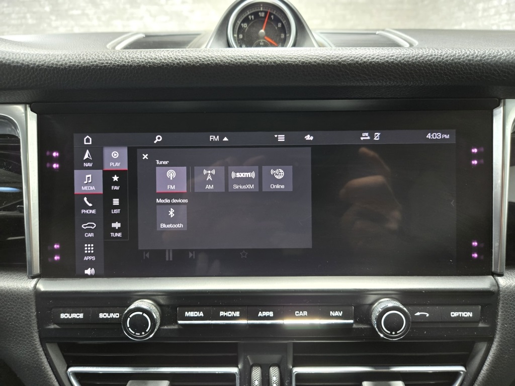 2021 Porsche Macan S Image 41 of 65