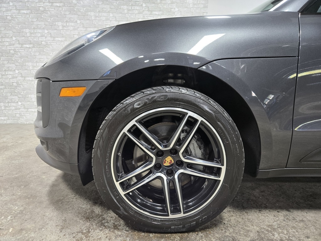 2021 Porsche Macan S Image 12 of 65