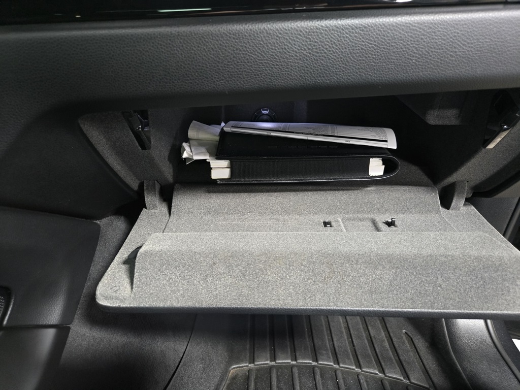 2021 Porsche Macan S Image 15 of 65