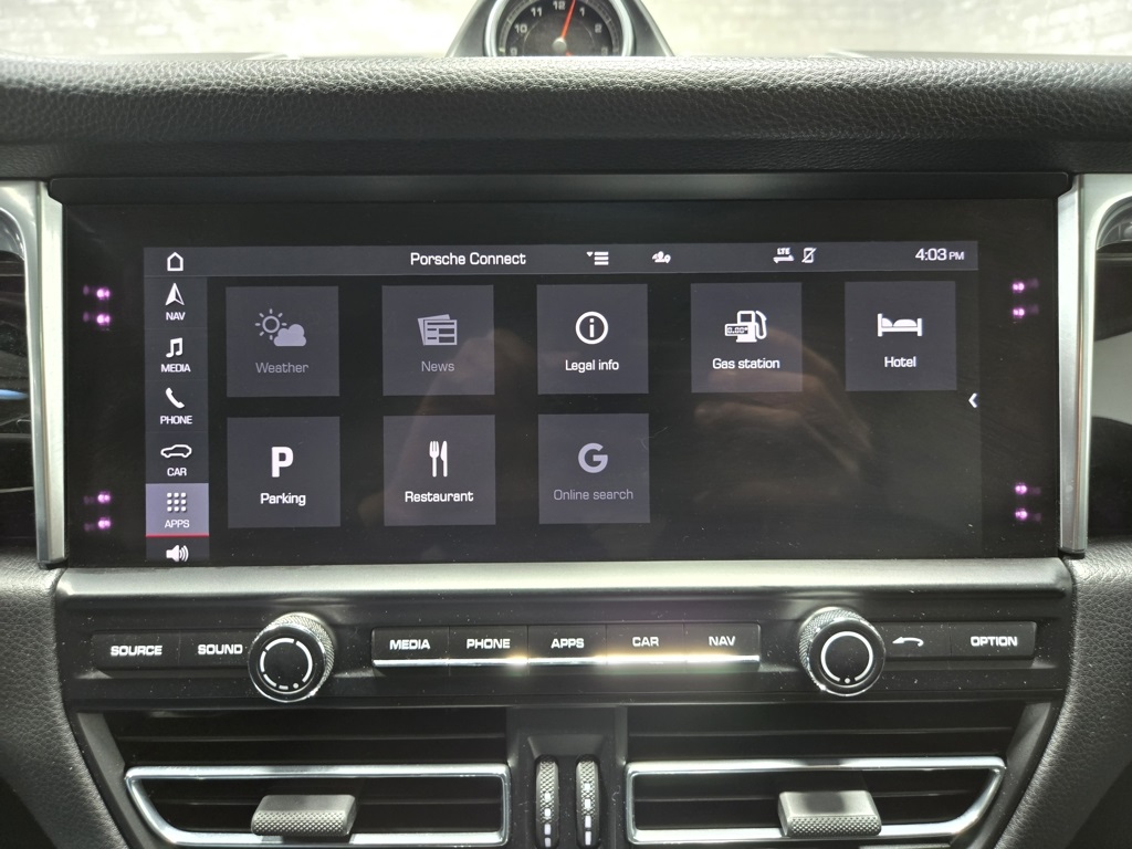 2021 Porsche Macan S Image 40 of 65