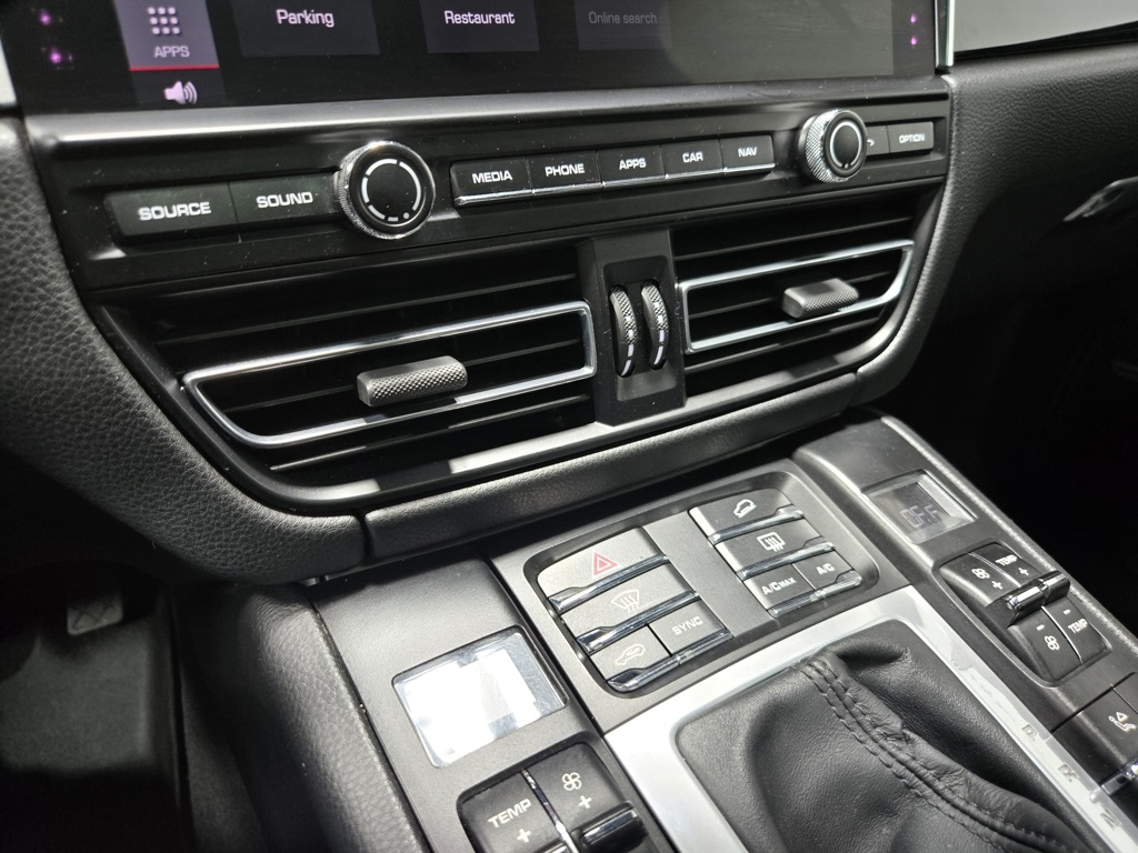 2021 Porsche Macan S Image 46 of 65