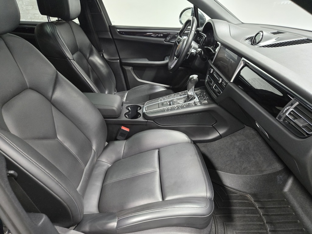 2021 Porsche Macan S Image 27 of 65